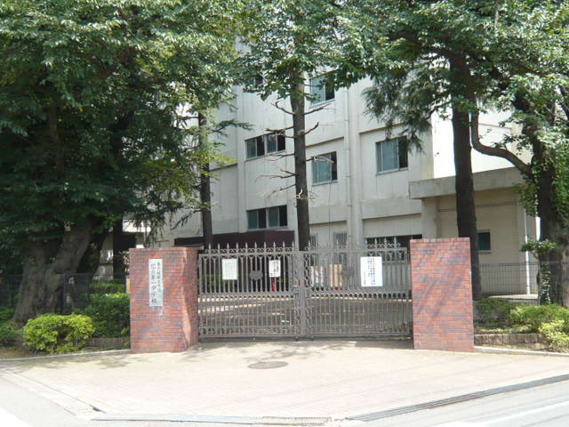 Junior high school. 734m to the National first junior high school (junior high school)