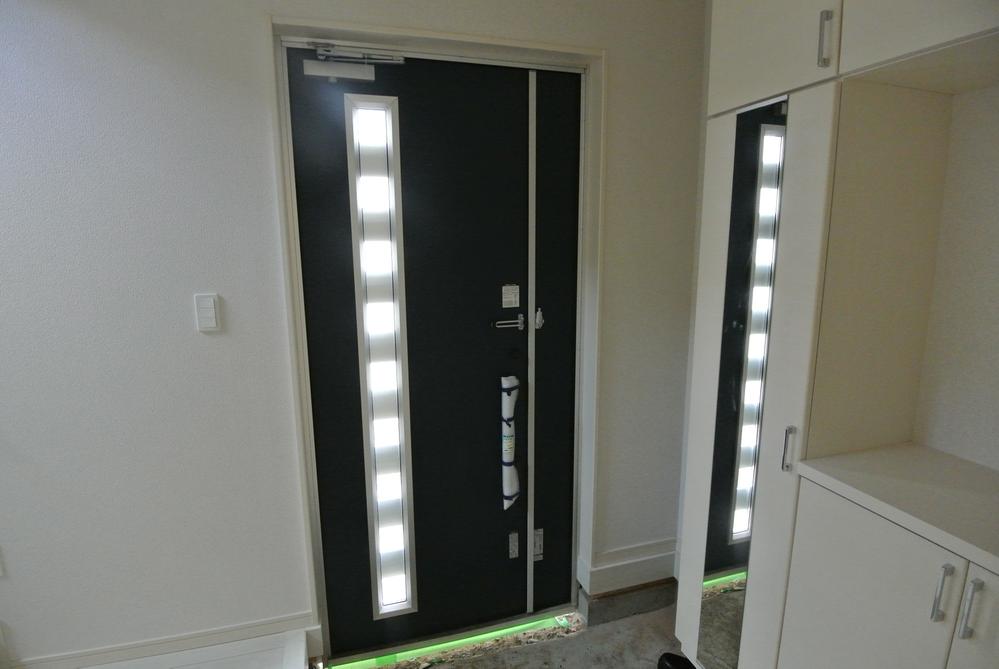 Entrance. Local Photos