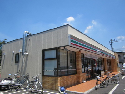 Convenience store. 518m to Seven-Eleven (convenience store)