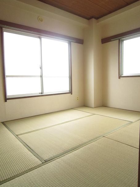 Living and room. Room to settle in the tatami of smell