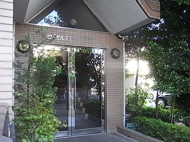 Entrance. Common areas