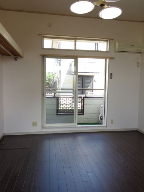 Living and room.  ☆ Western-style is an 8-tatami rooms ☆ 