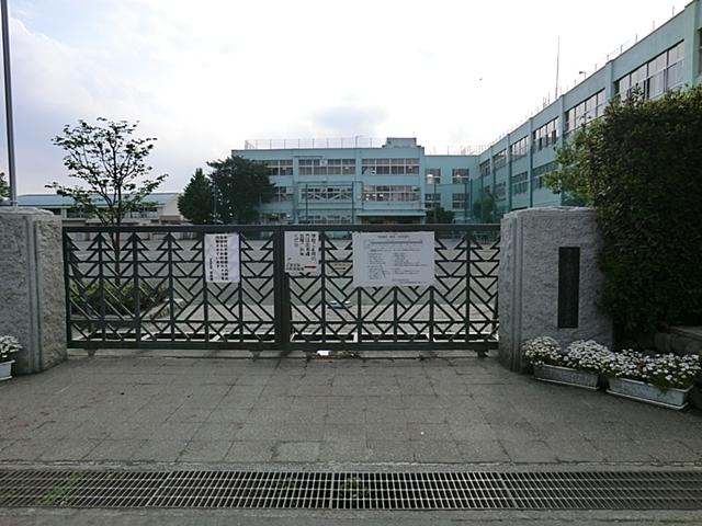 Primary school. 708m to National City National first elementary school