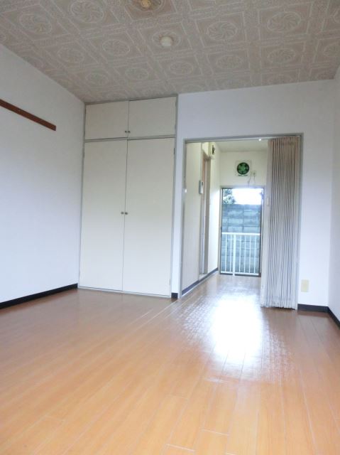 Living and room. ☆ Western-style 6 Pledge ・ This room with storage ☆