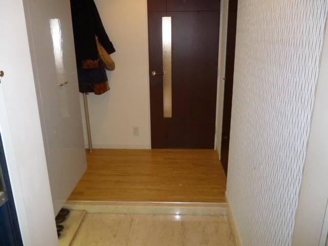 Entrance. Local (12 May 2013) Shooting