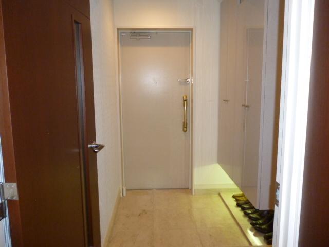 Entrance. Local (12 May 2013) Shooting