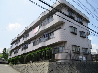 Building appearance. Zenshitsuminami direction ◆ Parking available on site ◆ It is also close to Fujimidai kindergarten