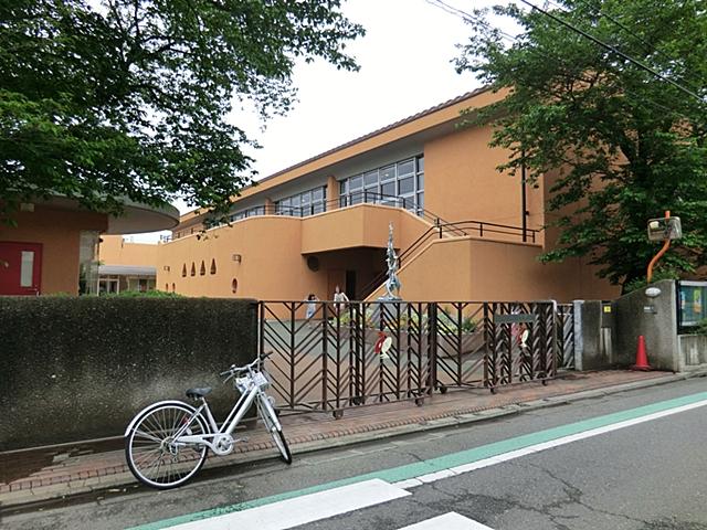 Primary school. Kunitachi College of Music University elementary school up to 400m