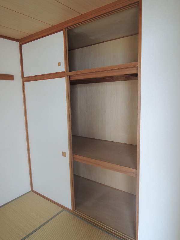 Receipt.  ◆ Closet in the Japanese-style room ◆ Housed in Western-style closet type ◆ 