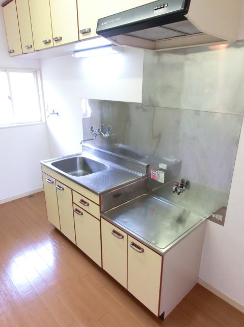 Kitchen. Two-burner gas stove installation Allowed ☆ 