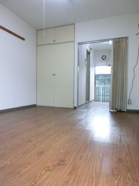 Living and room. ☆ Western-style 6 Pledge ・ This room with storage ☆
