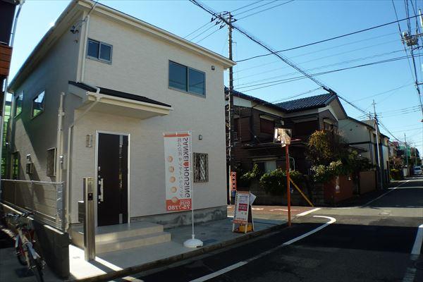 Local photos, including front road. Local (12 May 2013) Shooting It corner lot has very feeling of freedom! !