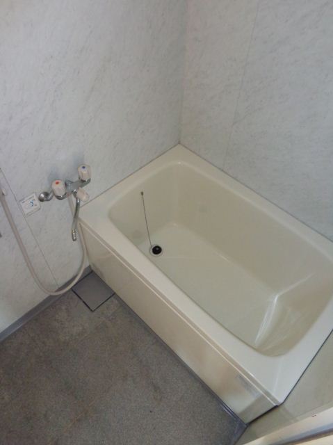 Bath. It is a clean bathroom ☆
