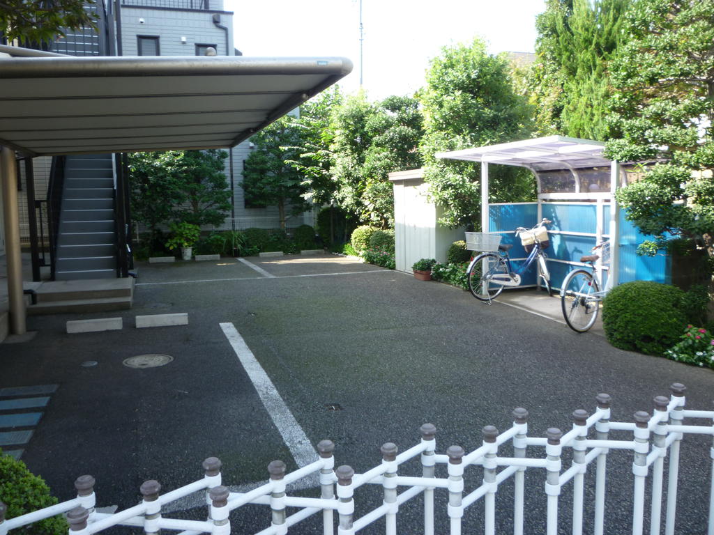 Parking lot. On-site parking Available (10,000 yen)