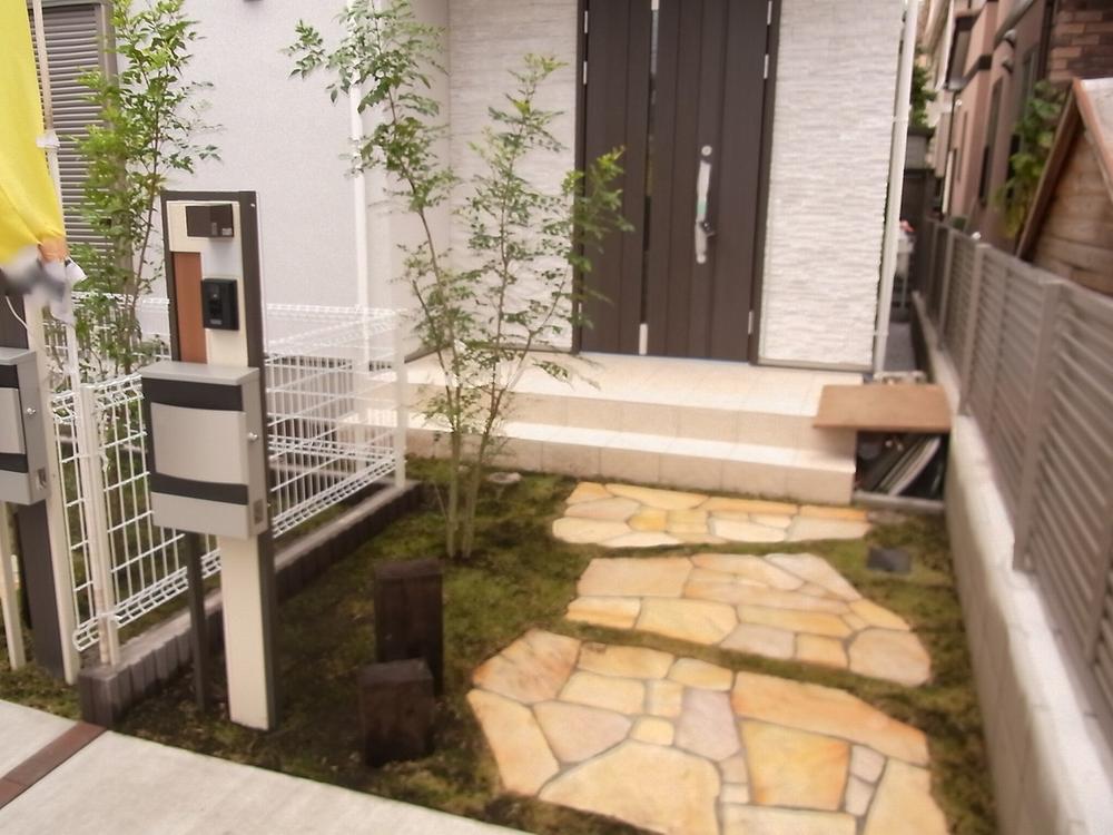 Local appearance photo. Designed outside structure