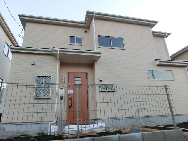 Local appearance photo. Building 3