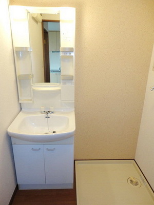 Washroom. ☆ Washbasin independence ☆ Spacious dressing room ☆