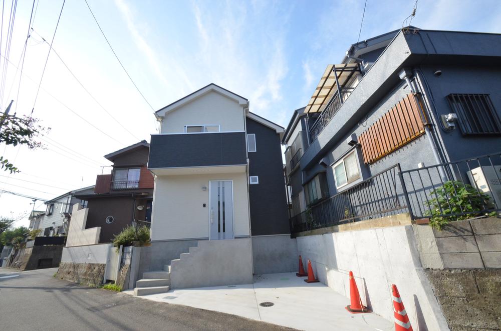 Local photos, including front road. Parking is also a breeze because the front is also wide ☆