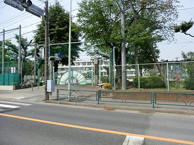 Primary school. 644m until Machida City Aihara Elementary School