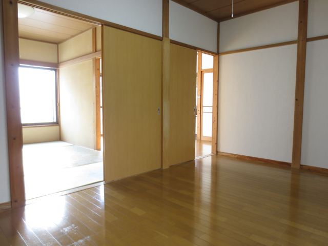 Living and room. It has been changed from the Japanese-style Western-style.