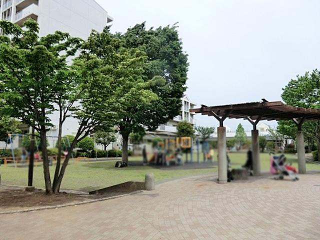 park. To walk the course of shopping incidentally holiday 900m to Nagatsuta park.