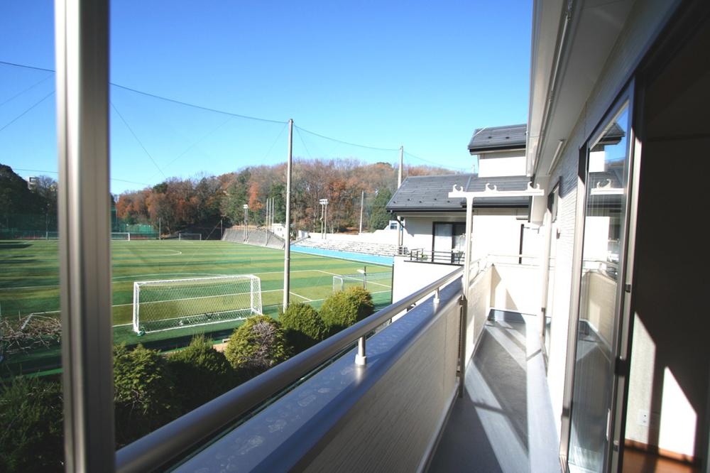 View photos from the dwelling unit. Local (12 May 2013) Shooting