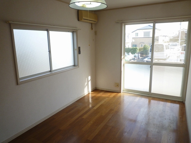 Living and room. Western-style 8.3 Pledge