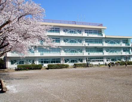 Junior high school. Minamioya 670m until junior high school