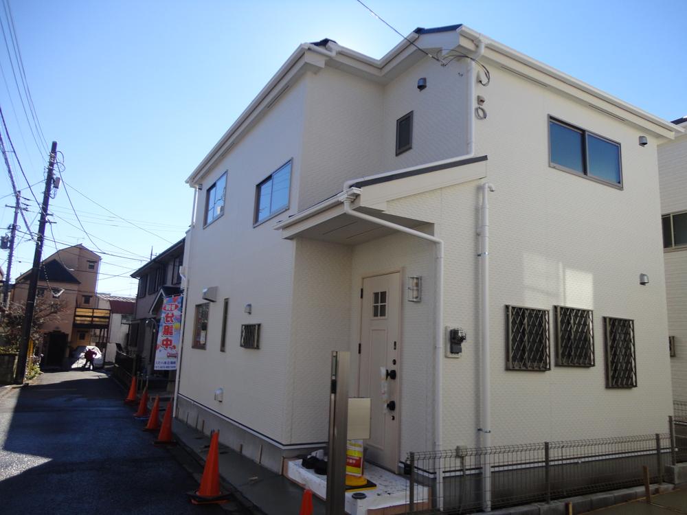 Local appearance photo. 1 Building