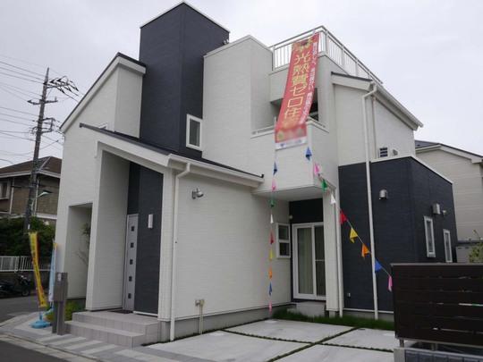 Local appearance photo. Heisei for use as a model room in 25 years March built in smart house with solar power with a rooftop garden, New construction is similar to the beauty of.