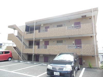 Building appearance. To close from the station to a quiet residential area, Day is good