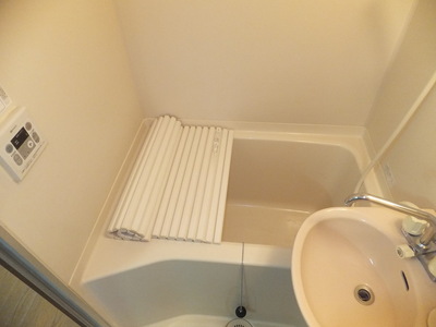 Bath. Spacious bath