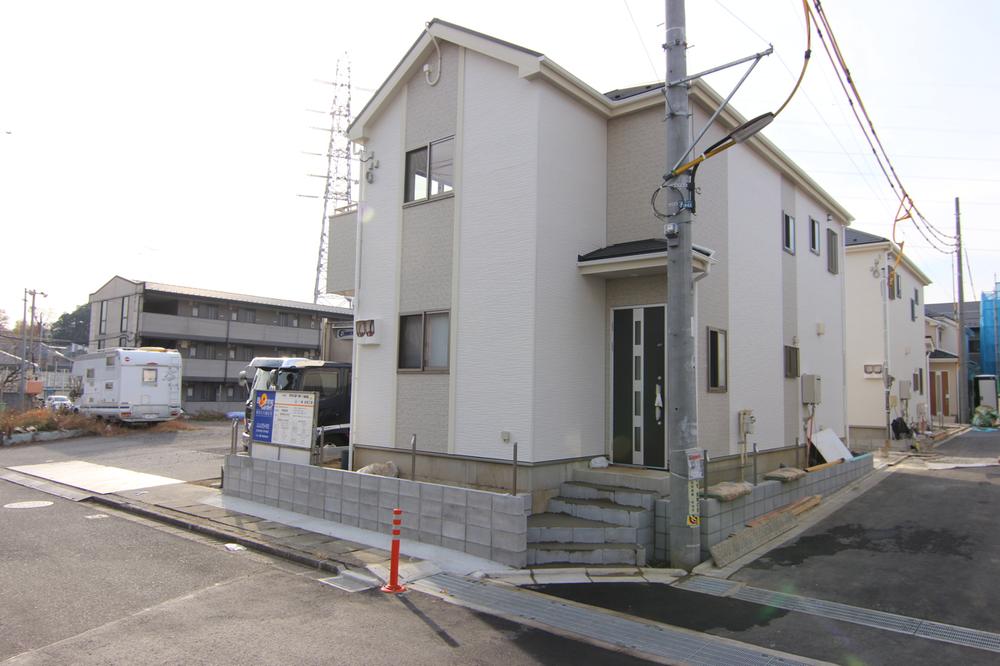 Local appearance photo. 7 Building local