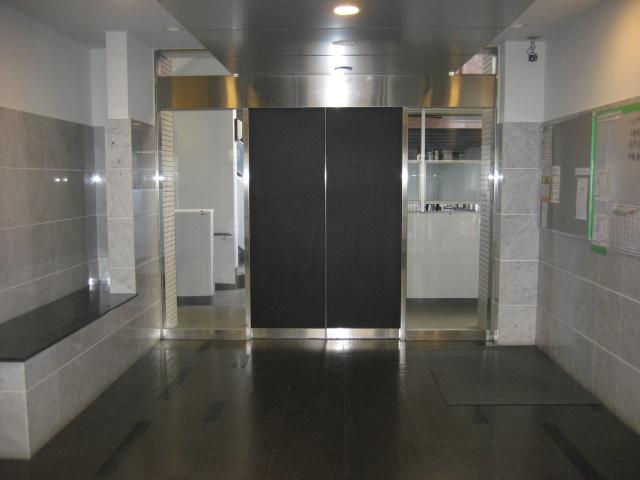 Entrance. Common areas