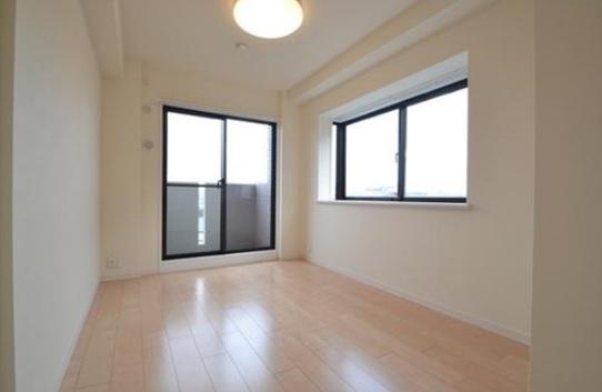 Non-living room. Indoor (10 May 2013) Shooting