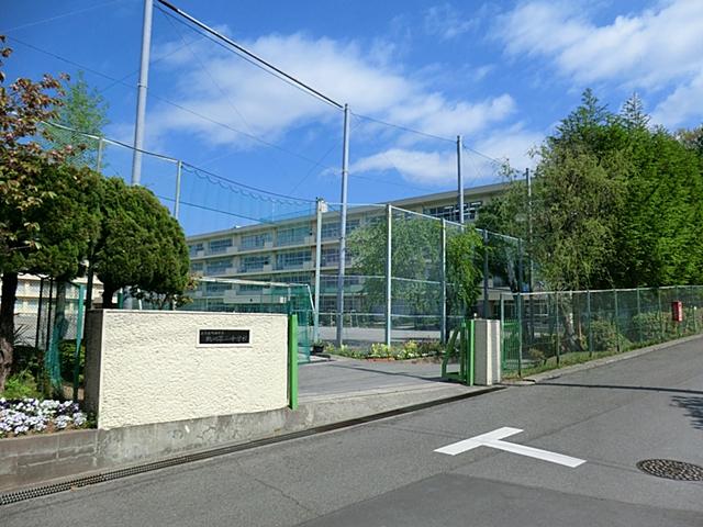 Junior high school. Machida Municipal Tsurukawa 700m until the second junior high school