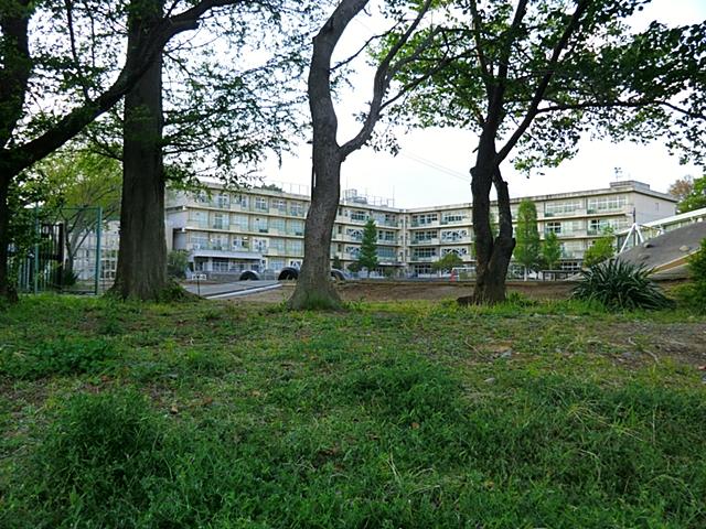 Primary school. 500m to Machida Municipal Tsurukawa second elementary school