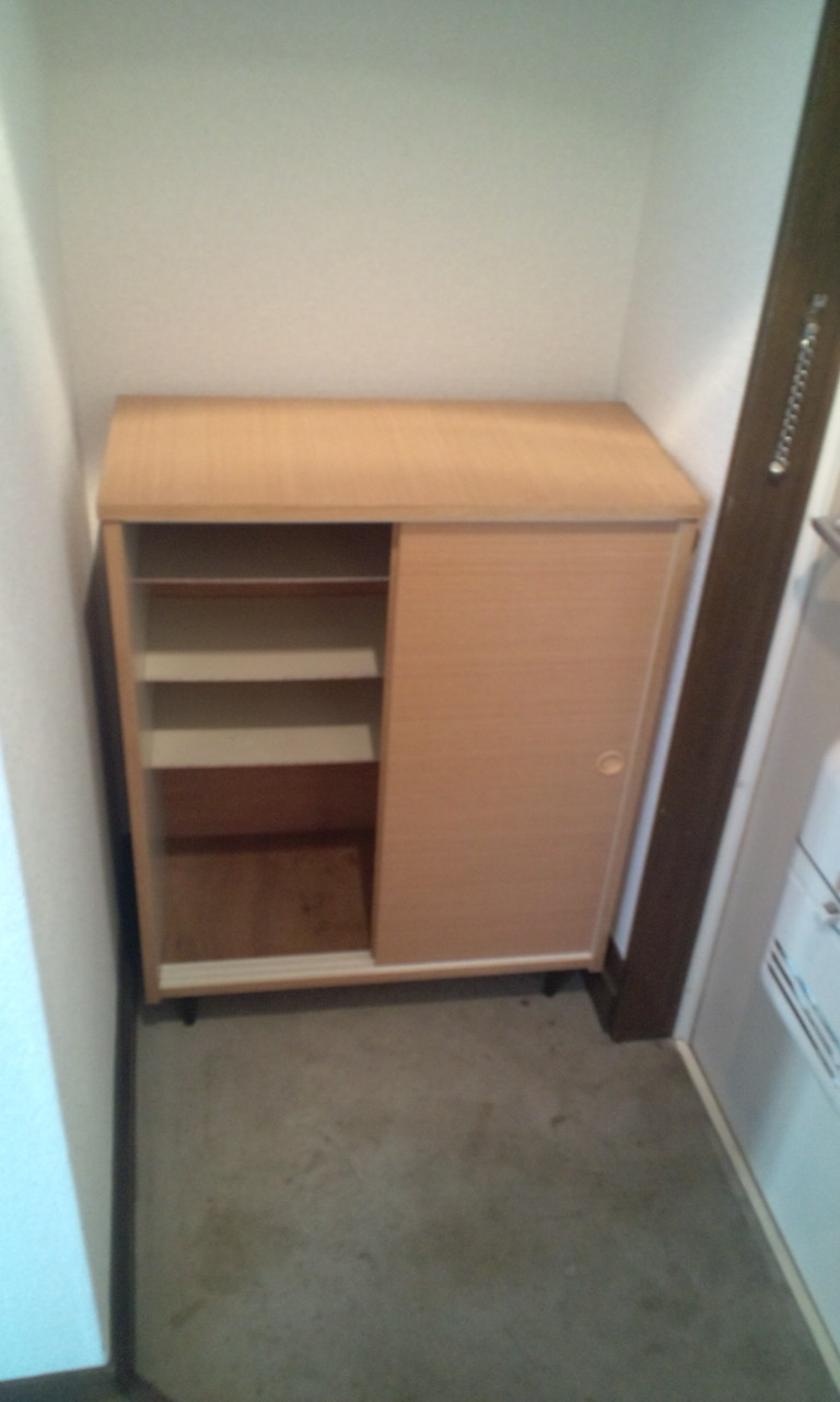 Entrance. Shoe box
