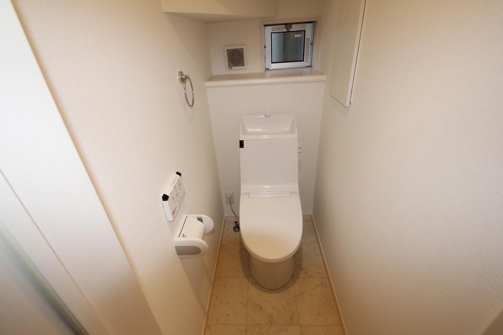 Toilet. Cleaning Easy ☆ Fully functional toilet