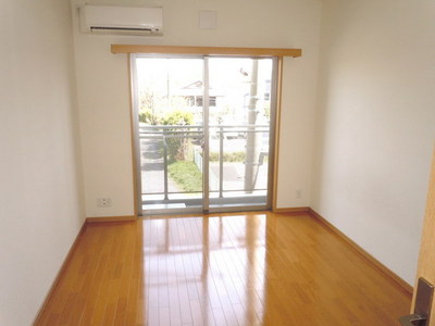 Other room space. Sunny