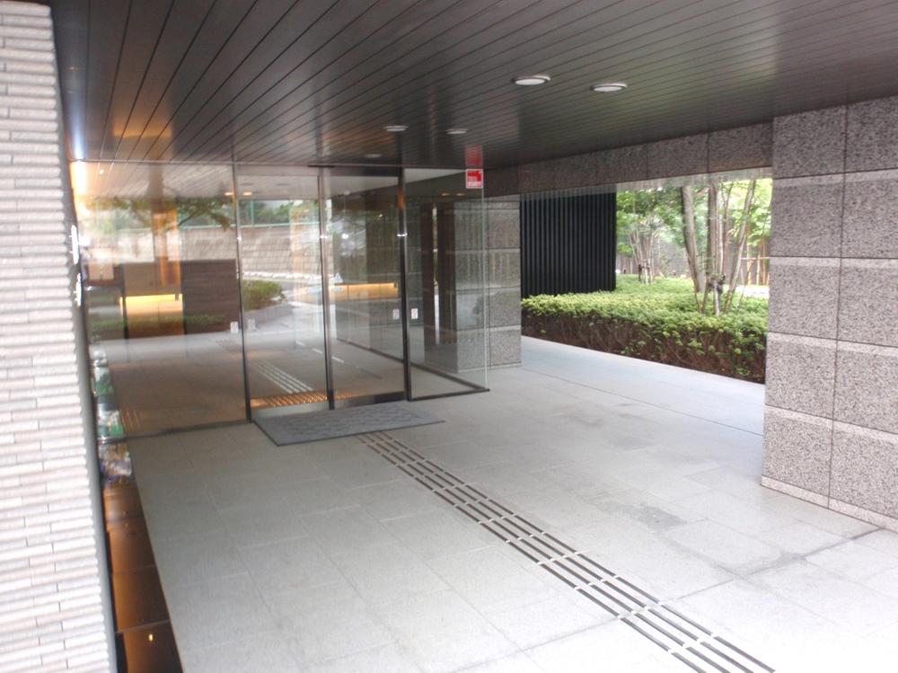 Entrance. Common areas