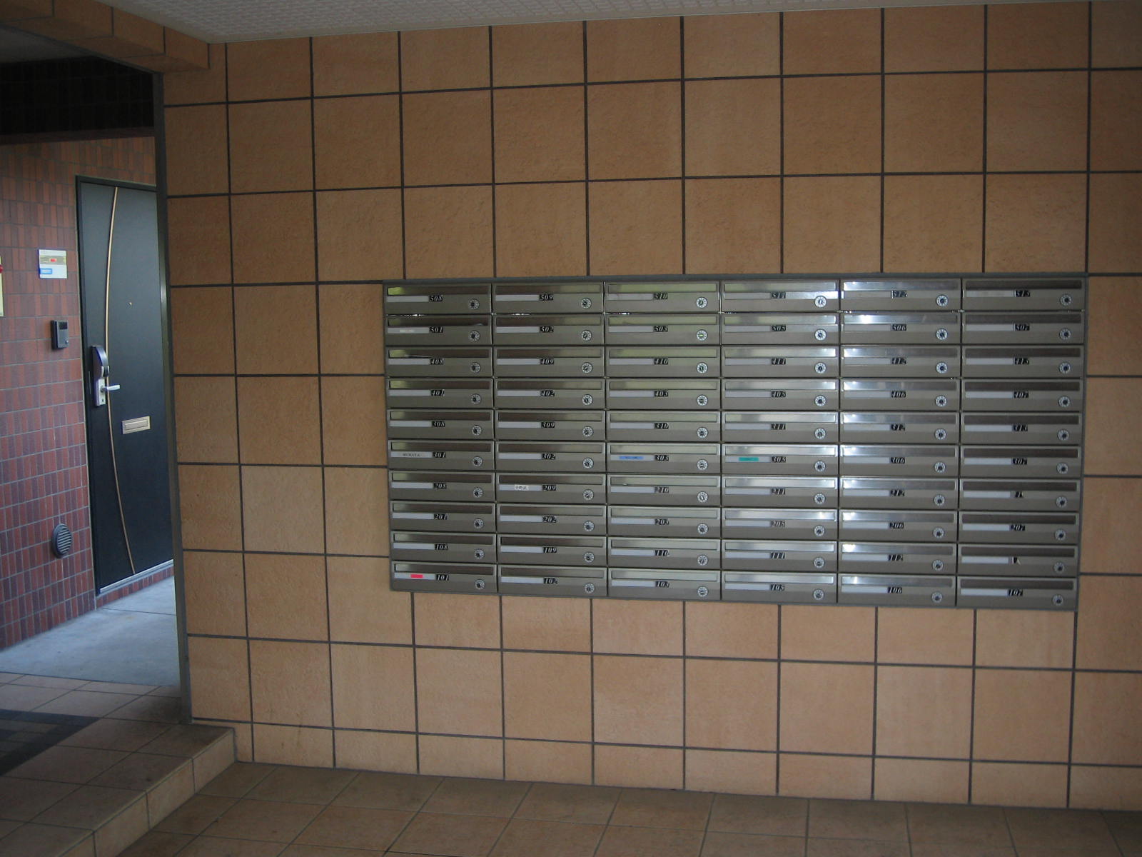 lobby. Set post