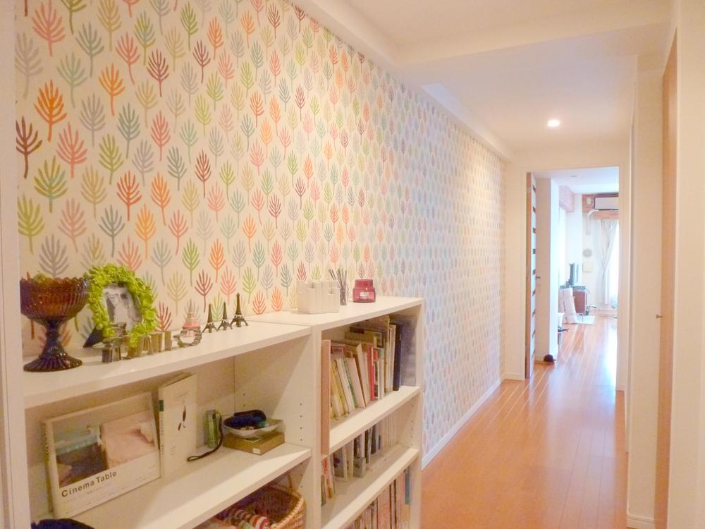 Other introspection. Corridor of fashionable cross.