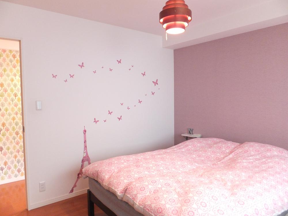 Non-living room. Unique Western-style accent wall is eye-catching.