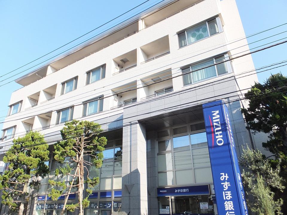 Bank. Mizuho 500m to Bank Tamagawa Gakuen before Branch