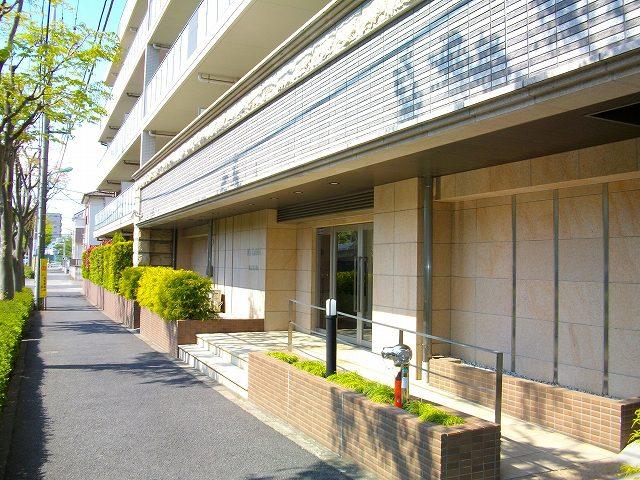 Entrance. Common areas