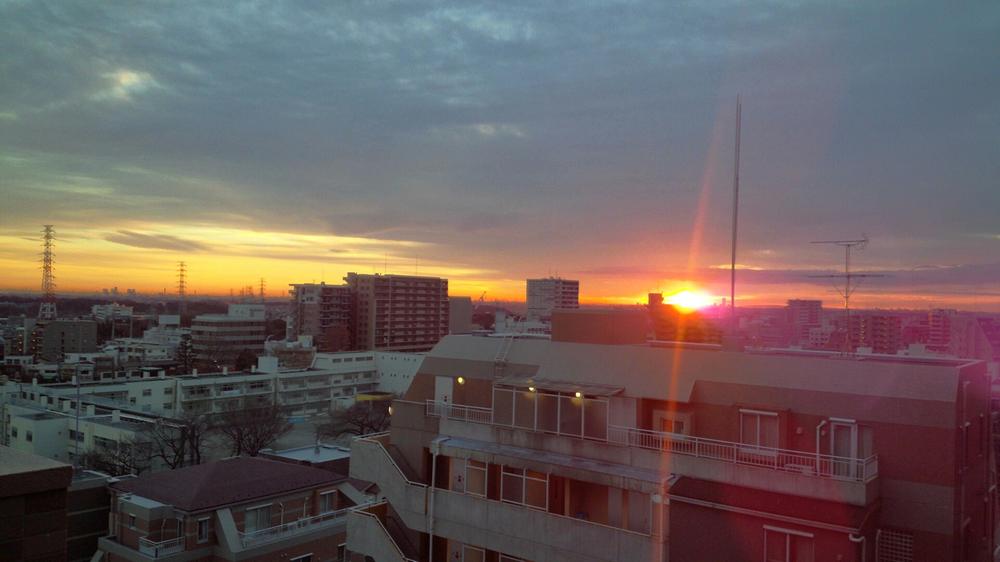 View photos from the dwelling unit. The moment of sunrise 2013 from the balcony December shooting