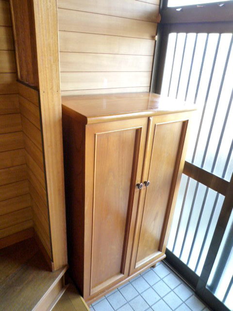 Entrance. Cupboard