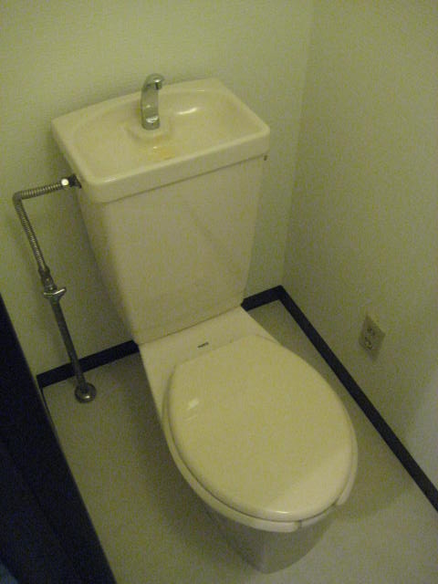 Toilet. bath ・ Toilet is a separate room.