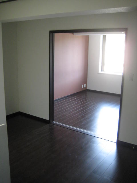 Other room space. By connecting the dining and Western-style it can also be used as a 2LDK.